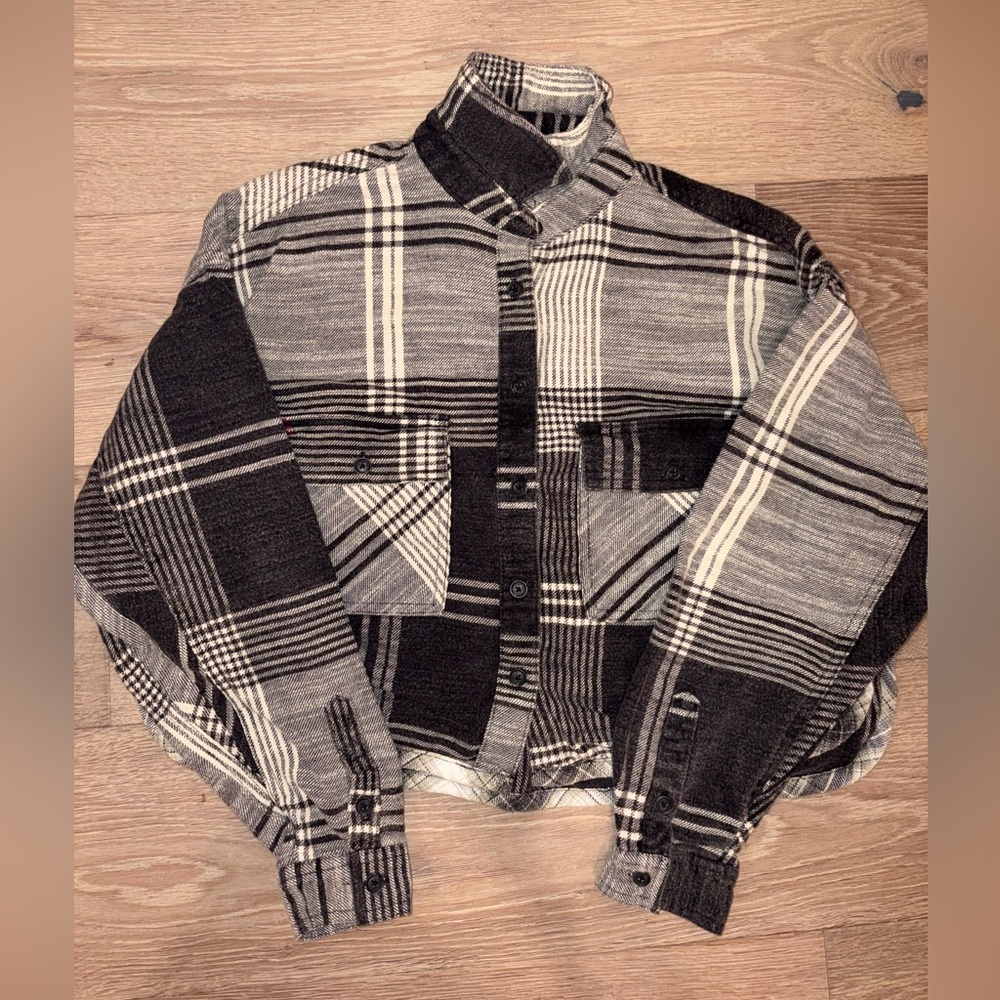 urban outfitter flannel small black and white